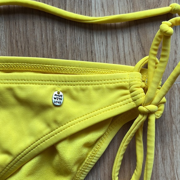 Kirra yellow two piece bathing suit bikini - Picture 4 of 7